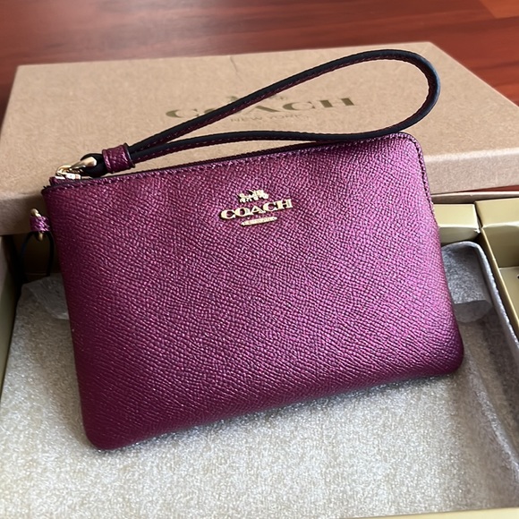 COACH Wristlet Gift Set with Two Zipper Charms NIB - Picture 3 of 5